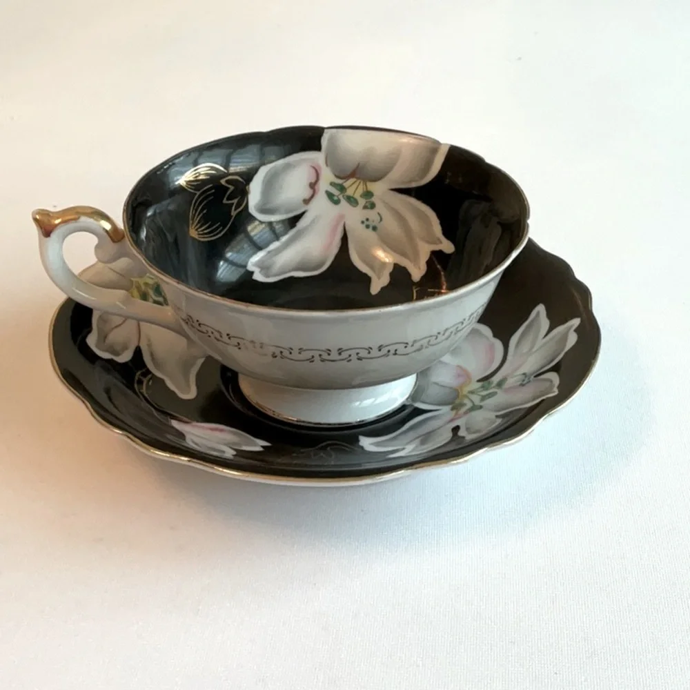 Chugai China ~ Lilies Tea Cup